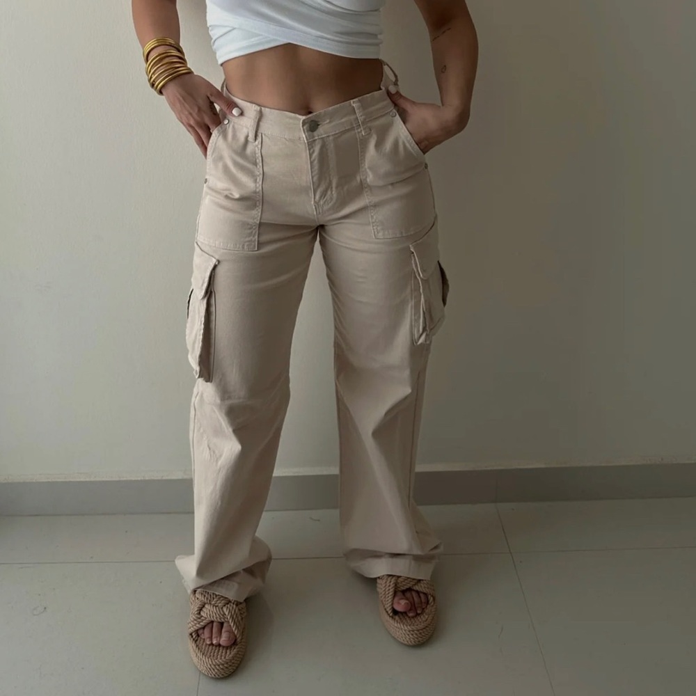 Cream Vibrant MIU Cargo Pant size small with tags